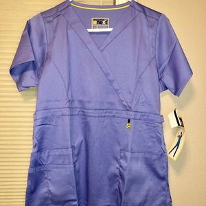 Winderwink scrub top